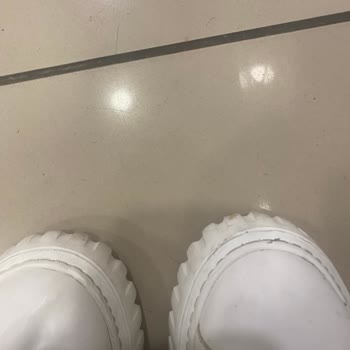 Aldığım Ayakkabının İki Teki Arasında Bariz Kalite Farkı Var