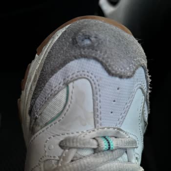 Skechers D'lites Ayakkabı Kısa Sürede Yırtıldı, Mağaza Sorumluluk Almadı