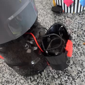 Fakir Dikey Süpürgenin Toz Haznesi İki Kez Kırıldı Güvenim Sarsıldı