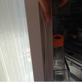 Yeni Alınan Buzdolabının Lastiği Kısa Sürede Yırtıldı, Garanti Kapsamına Alınmadı
