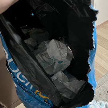 Islak Mendillerin Özensiz Paketlenmesi Ve Kullanılamaz Hale Gelmesi