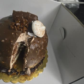 Bayat Ve Ekşimiş Pasta Satışı Nedeniyle Mağduriyet Ve İade Talebi