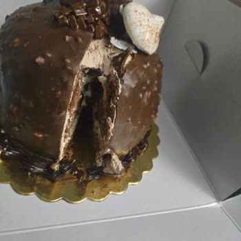 Bayat Ve Ekşimiş Pasta Satışı Nedeniyle Mağduriyet Ve İade Talebi