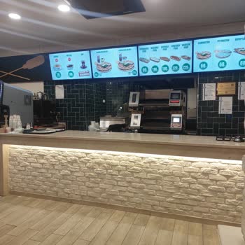 Restoranda Hijyen Sorunu: Mutfakta Kedi Ve Olası Sağlık Riski