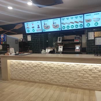 Restoranda Hijyen Sorunu: Mutfakta Kedi Ve Olası Sağlık Riski