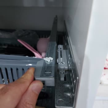 Çekmecedeki Kırık Ray Ve Yedek Parça Temininde İletişim Sorunu Yaşıyorum