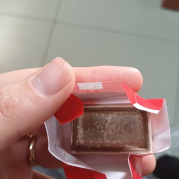 Ülker Napoliten Çikolatalarda Alışılmadık Renk Ve Tat Sorunu Yaşadım
