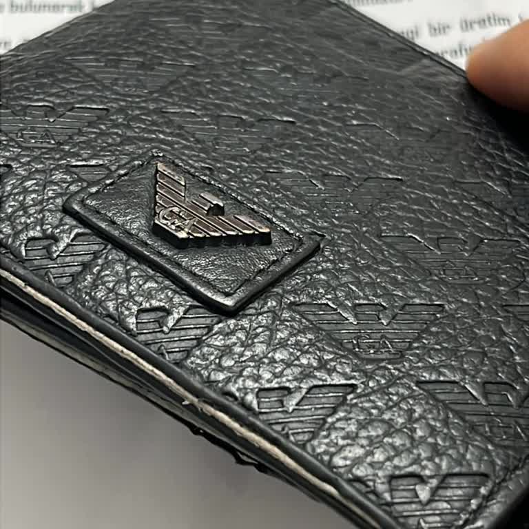 Emporio Armani Cüzdanında 6 Ayda Üretim Kaynaklı Deformasyon Ve Değişim Talebi