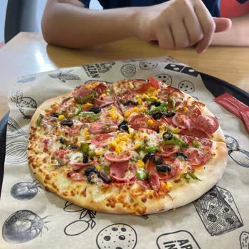 Domino’s Şubesinde Geç Teslimat, Küçük Pizza Ve Yetersiz Hizmet Deneyimi