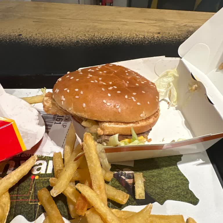 Gece Saatlerinde McDonald's'ta Hizmet Eksikliği Ve Karışıklık