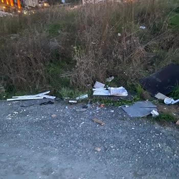 Beylikdüzü Akın Sokak’ta Süregelen Temizlik Sorunu Ve Yetersiz Belediye Hizmeti