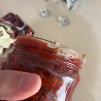 Aldığım Salçada Kurt Ve Köpüklenme Şoku: Sağlığımız Tehlikede!