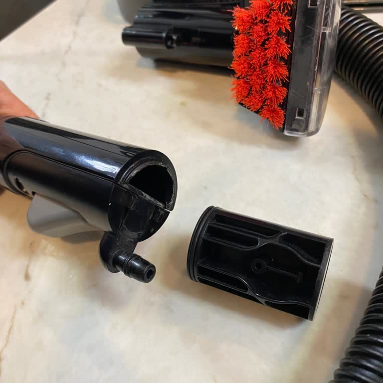 Bissell Halı Yıkama Makinesi Başlık Mekanizması Kısa Sürede Kırıldı