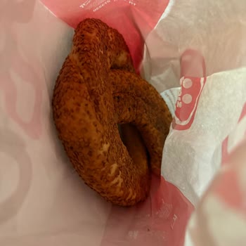 Havalimanında Bayat Simit Satışı Ve Hamile Müşteriye Umursamazlık