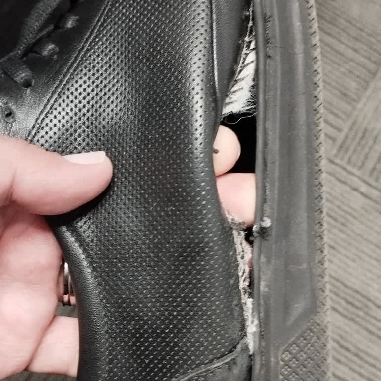 Hakiki Deri Ayakkabı Kısa Sürede Yırtıldı, İlgisiz Müşteri Hizmetleri