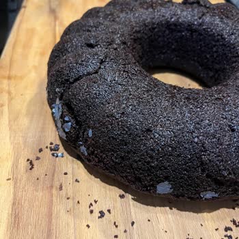 İlk Kullanımda Kaplaması Kekin Üzerine Geçen Kek Kalıbı Sağlık Riski Oluşturdu