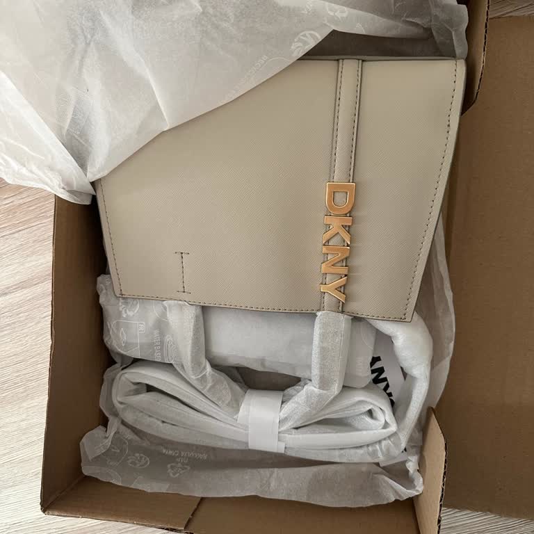 Boynerden Sipariş Ettiğim Siyah DKNY Çanta Yerine Sürekli Yanlış Ürün Gönderiliyor