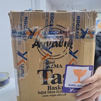 Egeden_zeytinyag_ İlk Açtığım Andan İtibaren Yağın Kokusundan Ve Görüntüsünden Şüphelendim