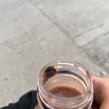 Dost Çikolatalı Sütte Yabancı Cisim Ve Güven Sorunu