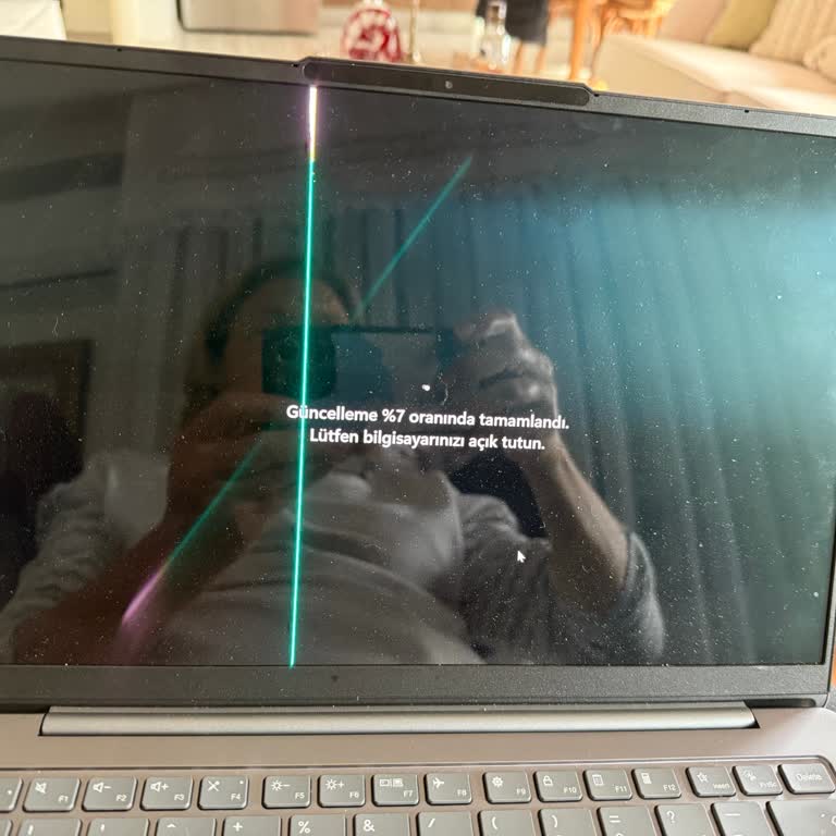 Lenovo Ideapad Yoga Slim 7 Ekranında Garanti Dışı Bırakılan Kırık Ve Yüksek Ücret Talebi