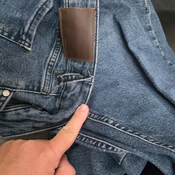 Kısa Sürede Yırtılan Pantolon Ve Yetersiz Mağaza Desteği