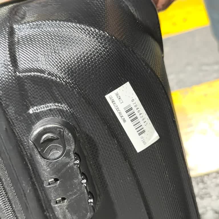 Ajet Uçuşunda Valizim Ciddi Şekilde Hasar Gördü, Mağduriyetimin Giderilmesini Talep Ediyorum