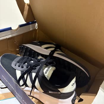 Hasarlı Ve Özensiz Paketlenen Ayakkabı Kutusu Hayal Kırıklığı Yarattı