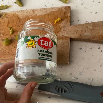 Tat Kornişon Turşu İçinde Hamam Böceği Şoku!