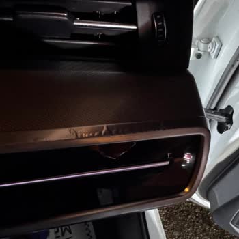 Audi A6 Ön Konsol Trimlerinde Beklenmedik Şişme Sorunu