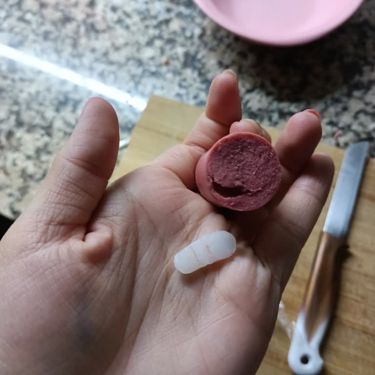 Sosis Ürününden Plastik Parça Çıkması