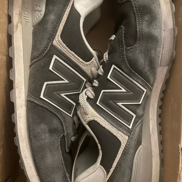 New Balance 574 Ayakkabıda Kısa Sürede Belirgin Renk Solması Mağduriyeti