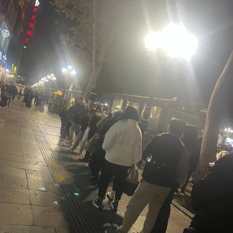 203 Ve 204 Numaralı Hatlarda Akşam Saatlerinde Uzun Otobüs Kuyrukları