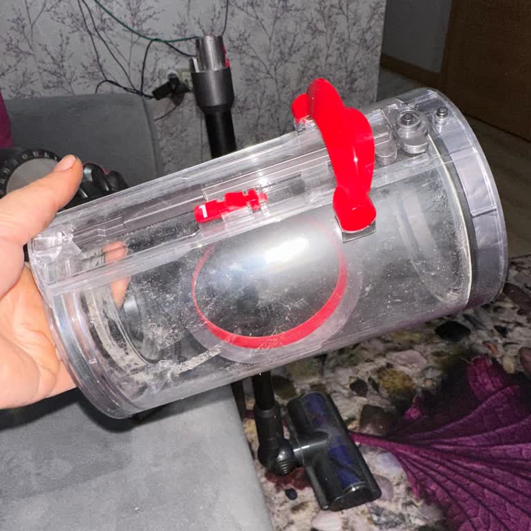 Dyson Süpürgemde Tekrarlayan Kırmızı Silikon Parça Sorunu Ve Ücretli Parça Talebi