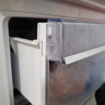 Beko Buzdolabı Buzluk Kapağı Normal Kullanımda Kırıldı