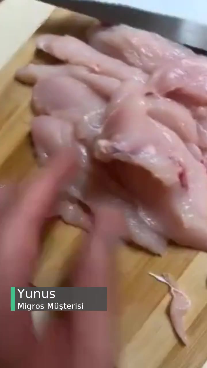 Migros Uzman Kasap Göğüs İçinden Kemik Çıktı videonun kapak resmi