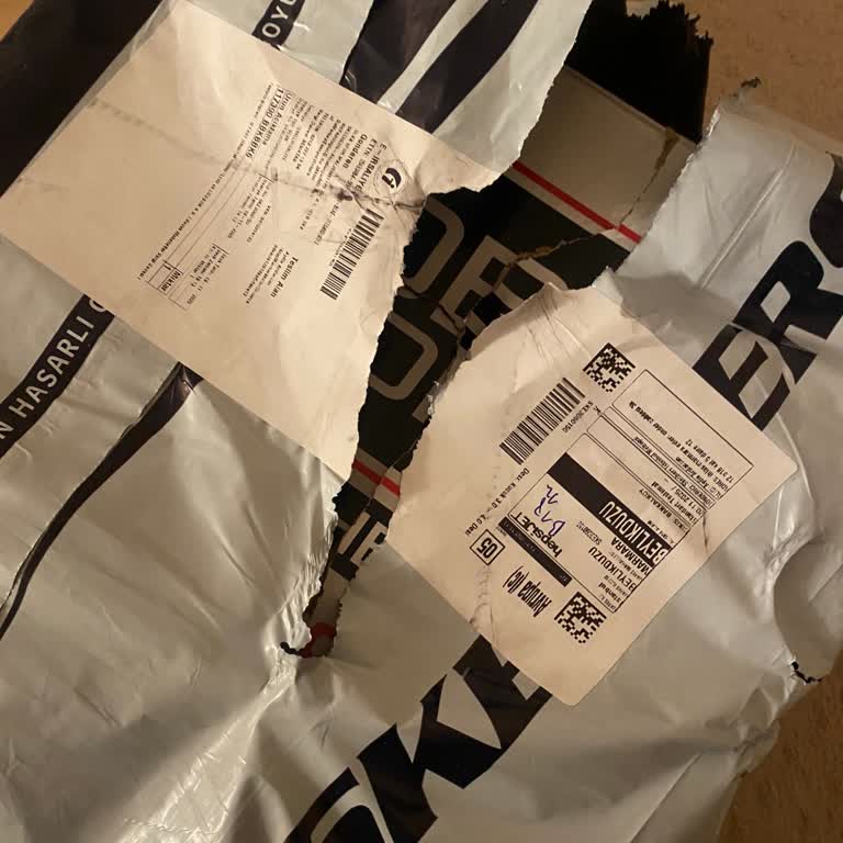 Açık Ve Hasarlı Kutuda, Farklı Numara Bot Teslimatı