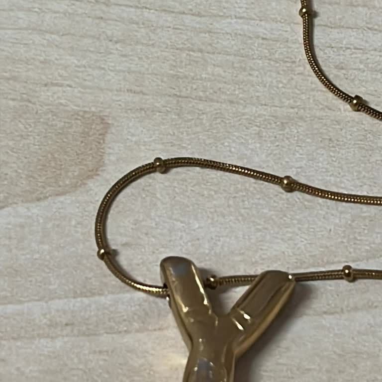 Çelik Diye Satılan Kolye Bir Haftada Karardı, Mağaza İlgisiz Kaldı