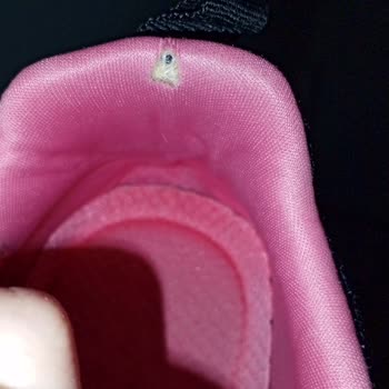 Kısa Sürede Yırtılan Ve Koku Yapan Ayakkabı İçin İade Sorunu