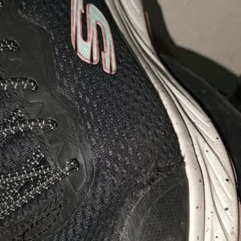 Kısa Sürede Yırtılan Ve Koku Yapan Ayakkabı İçin İade Sorunu