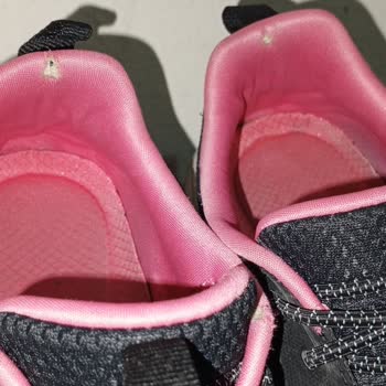 Kısa Sürede Yırtılan Ve Koku Yapan Ayakkabı İçin İade Sorunu