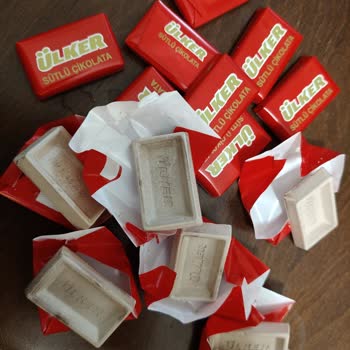 Ülker Napoliten Çikolatada Beyaz Benekler Ve Endişe Verici Görüntü