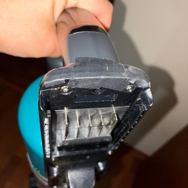 Philips 6000 Serisi Süpürgede Batarya Kapağı Kronik Sorunu Ve Yetersiz Destek