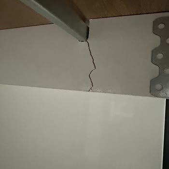 Elit Mobilya’dan Aldığım Masada Sürekli Artan Sallanma Ve Çatlak Sorunu