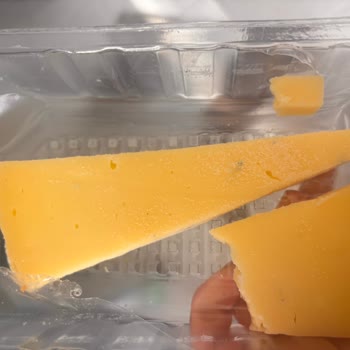 File Market Küflü Kars Kaşarı Satışı Ve Ücret İadesi Talebi