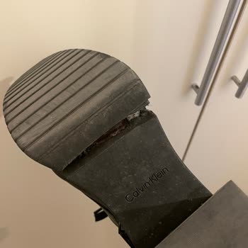 Kısa Sürede Yırtılan Calvin Klein Bot İçin Değişim Talebi