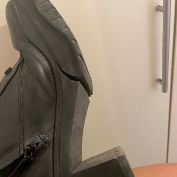 Kısa Sürede Yırtılan Calvin Klein Bot İçin Değişim Talebi