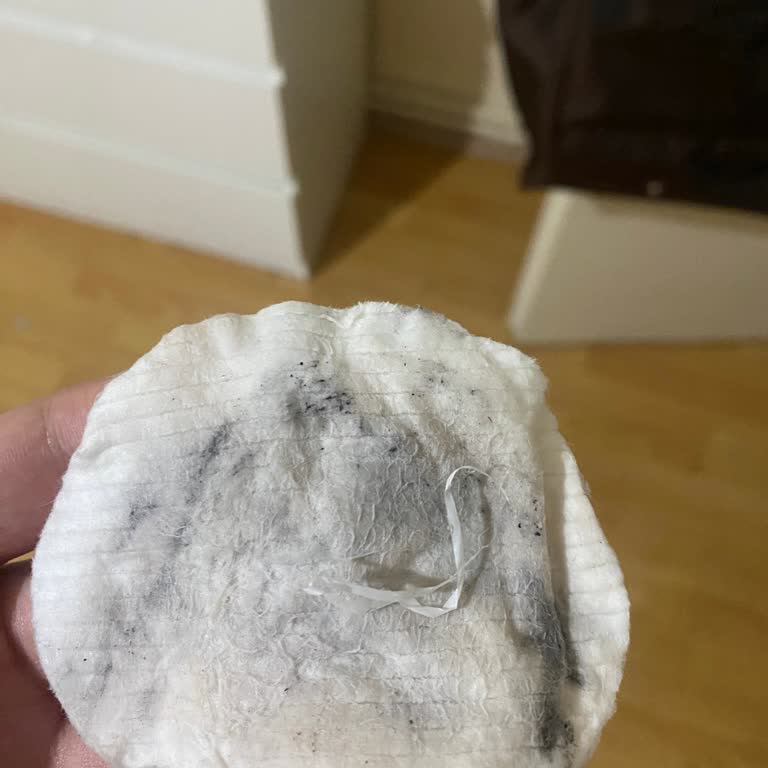 Rossmann Isana Disk Pamukta Tehlikeli Plastik Parça: Göz Sağlığım Tehlikeye Girdi!