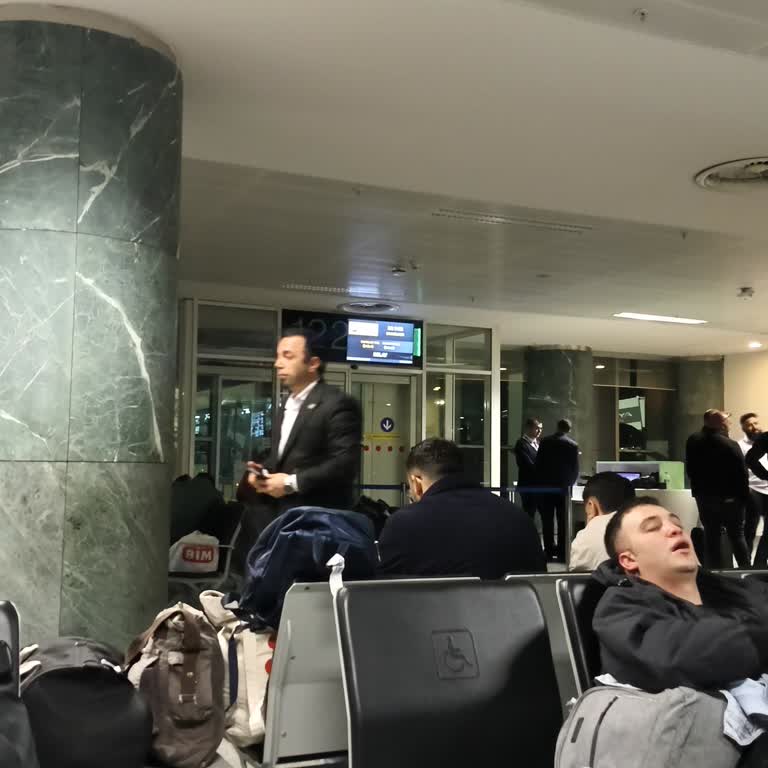 Sürekli Ertelenen Uçuş Nedeniyle Mağduriyet Yaşadım