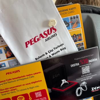 Uçak Koltuğunun Kirli Olması Ve Kabin Ekibinin İlgisizliği Nedeniyle Yaşanan Memnuniyetsizlik