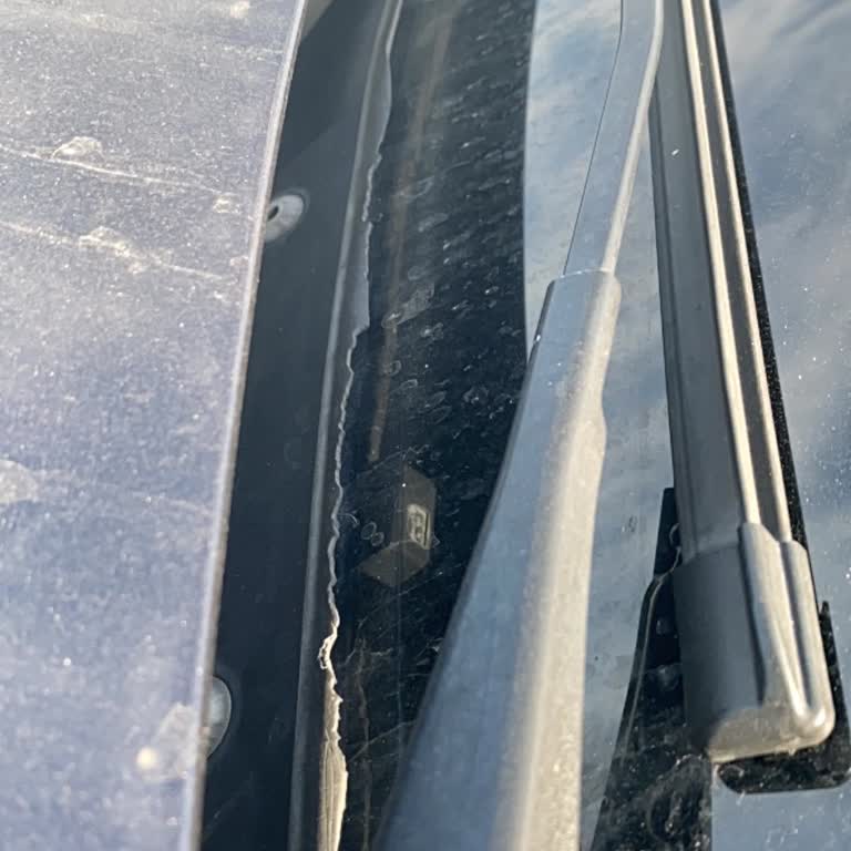 BMW Aracımın Ön Cam Altı Silikon Sorunu Ve Servise Ulaşamama Mağduriyeti